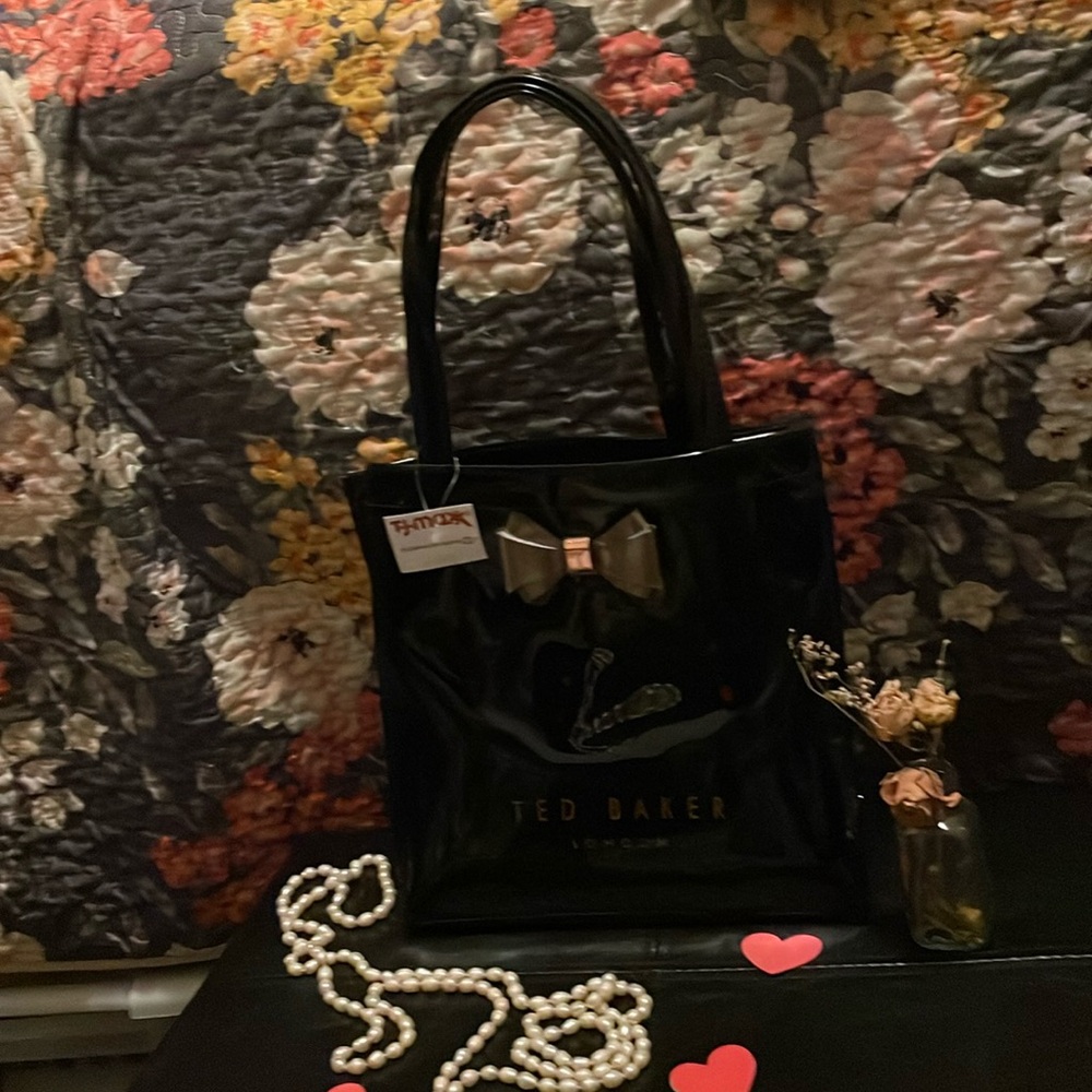 Ted Baker London bag.  A gift 🎁 never used Closet clear out no returns.
